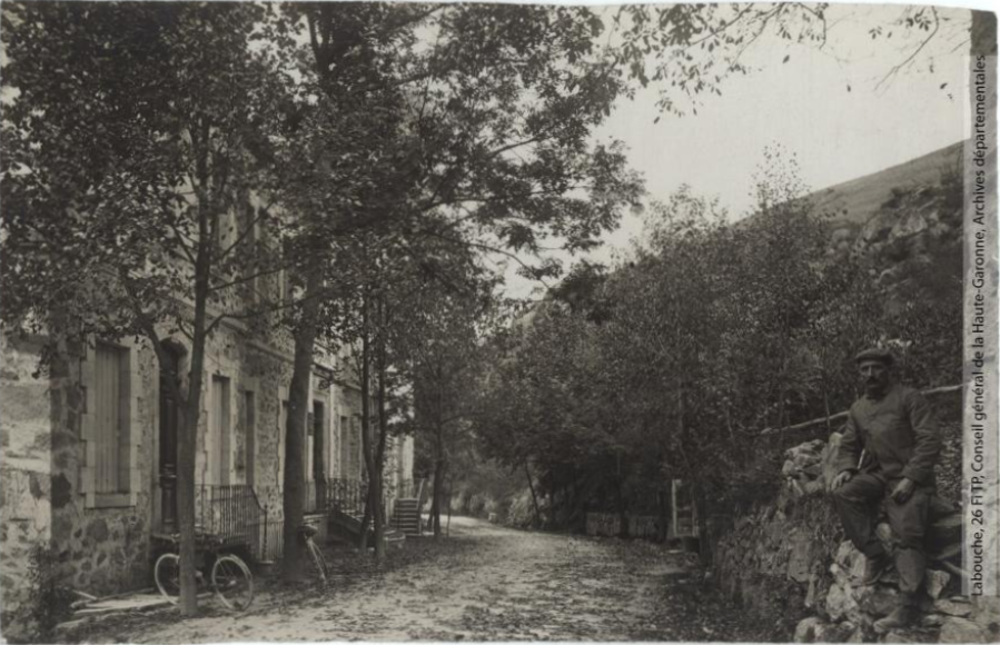 Vallée de l'Aude. 343. Carcanières : établissement Esparre. - Toulouse : maison Labouche frères, [entre 1900 et 1940]. - Photographie (1900/1940) - recto